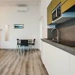 Al 13 - Lakeside Leisure & Business * Στρέσα
