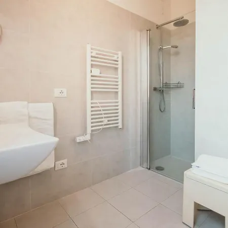 AL 13 Blu - Lakeside Leisure&Business *