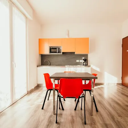 Al 13 - Lakeside Leisure & Business * Stresa