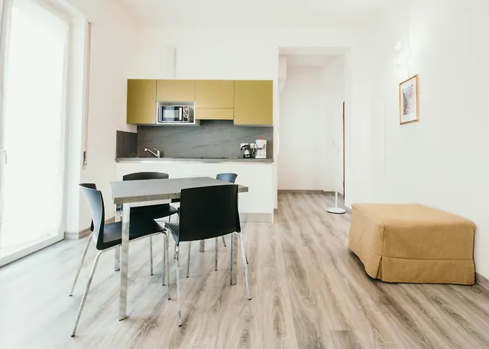 Al 13 - Lakeside Leisure & Business Apartman Stresa