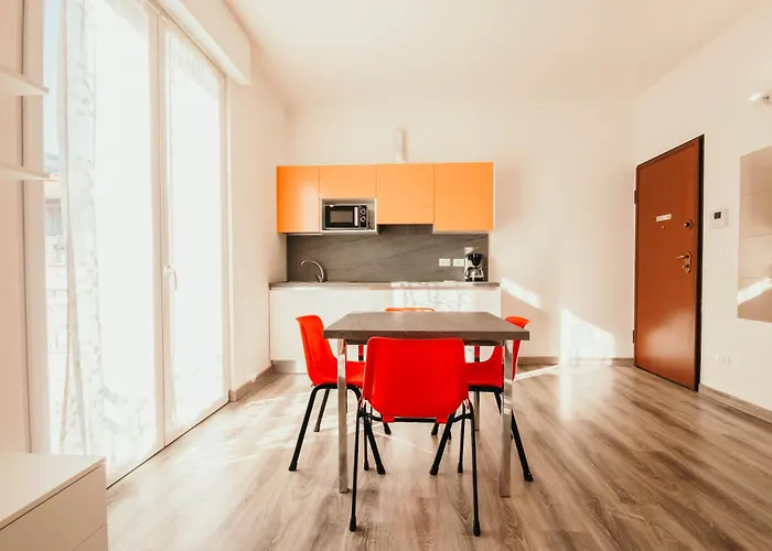 Al 13 - Lakeside Leisure & Business * Stresa