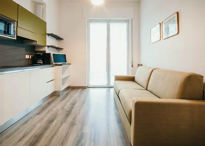 Al 13 - Lakeside Leisure & Business Apartman