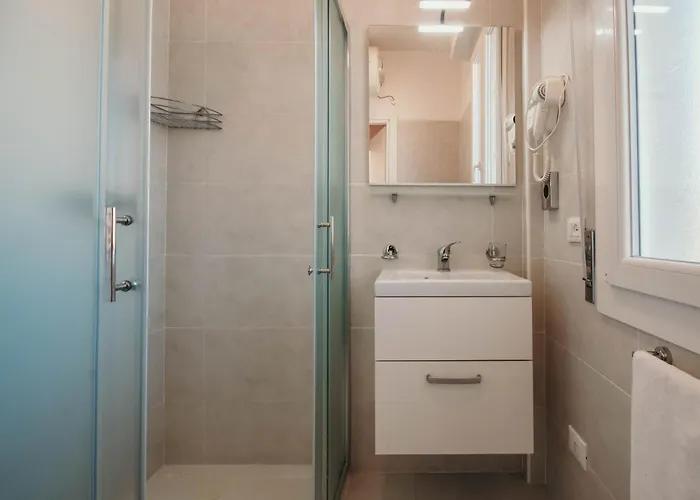 Al 13 - Lakeside Leisure&business