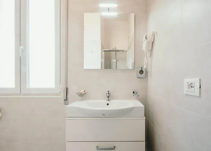 Al 13 - Lakeside Leisure & Business