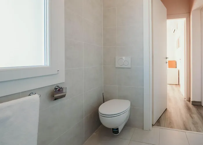 Al 13 - Lakeside Leisure & Business Apartman *