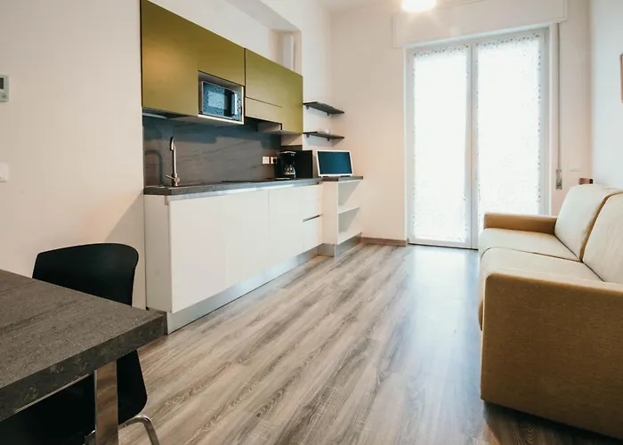 Al 13 - Lakeside Leisure&business