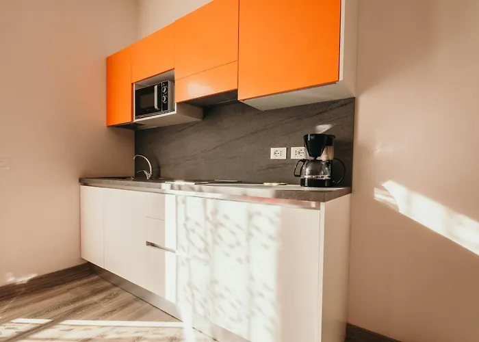 Al 13 - Lakeside Leisure & Business Apartman Stresa