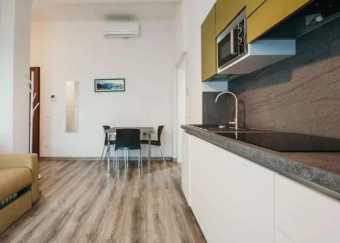 Al 13 - Lakeside Leisure&business * Stresa