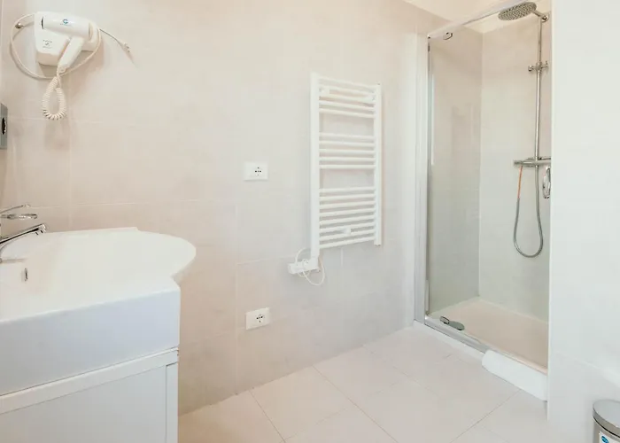 Al 13 - Lakeside Leisure & Business Apartman *